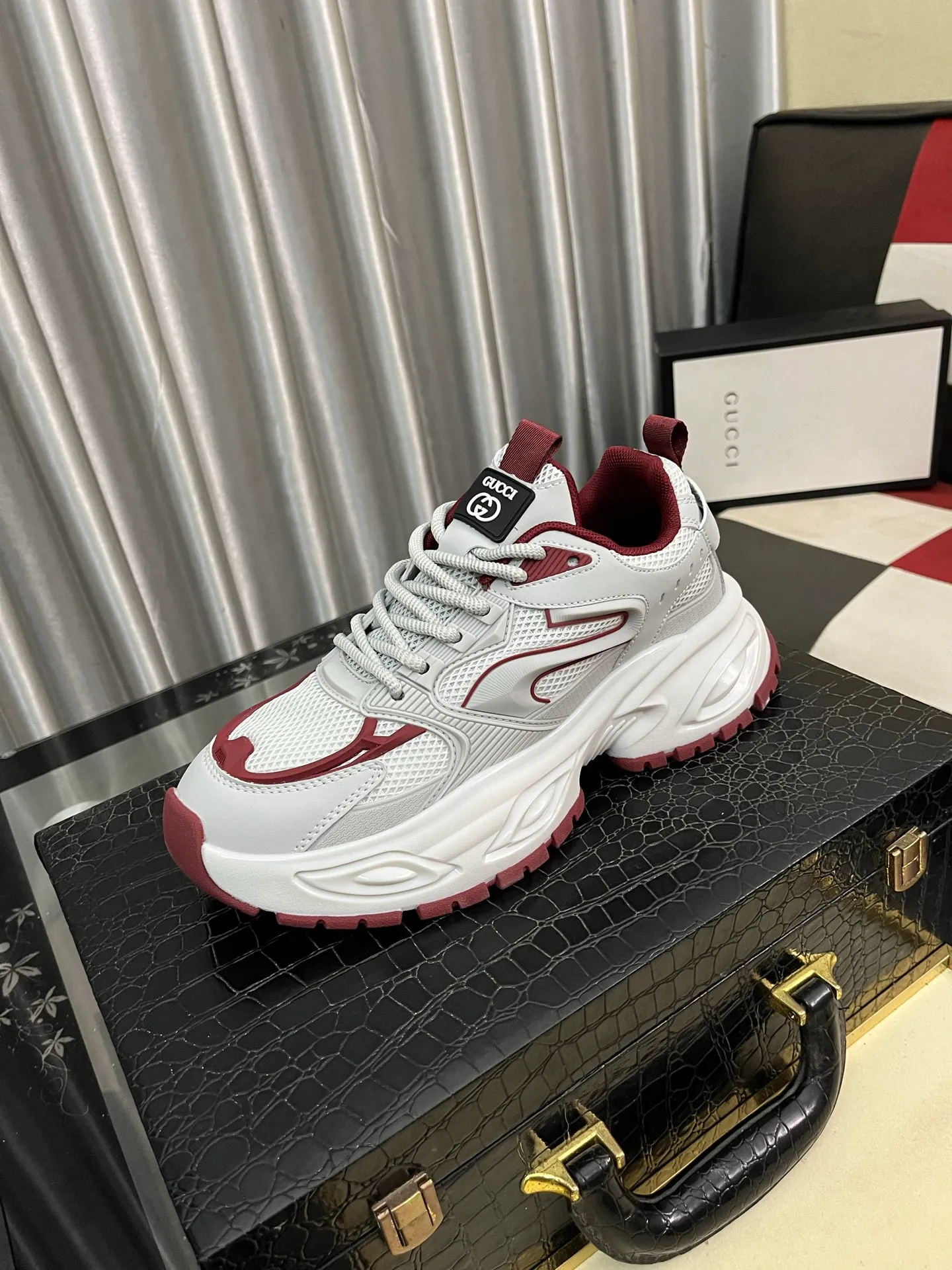 Men's shoes💰480⌚️⌚️【GUCCI】Gaobang casual and fashionable men's shoes👟hot style💥simple and elegant style, exclusive for trendy men. Unique official website latest brand elements👑Gucci original decoration, fashionable and generous, original calfskin fabric➕Comfortable leather lining ✅Size: 38-44, 2⃣️colors available